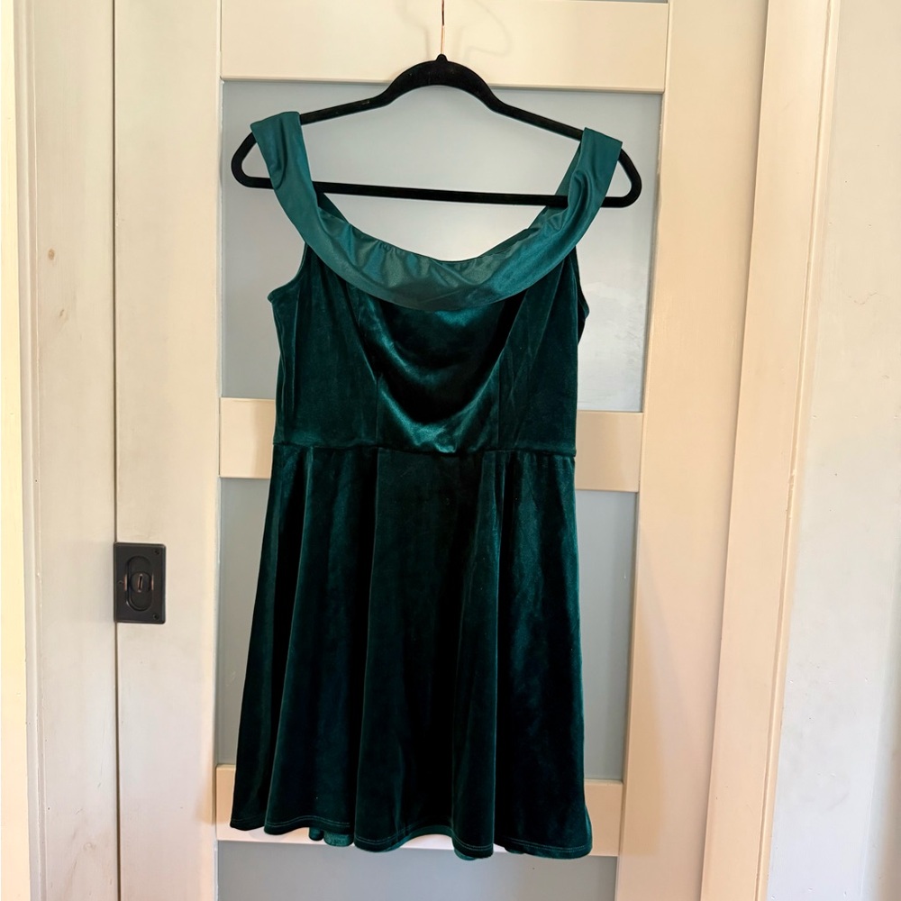 Emerald Velvet Cocktail Dress